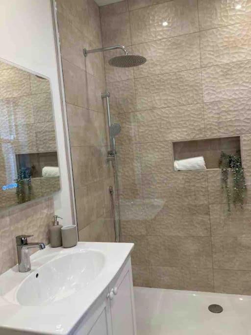 Garden Apartment, Central Harrogate With Parking 外观 照片